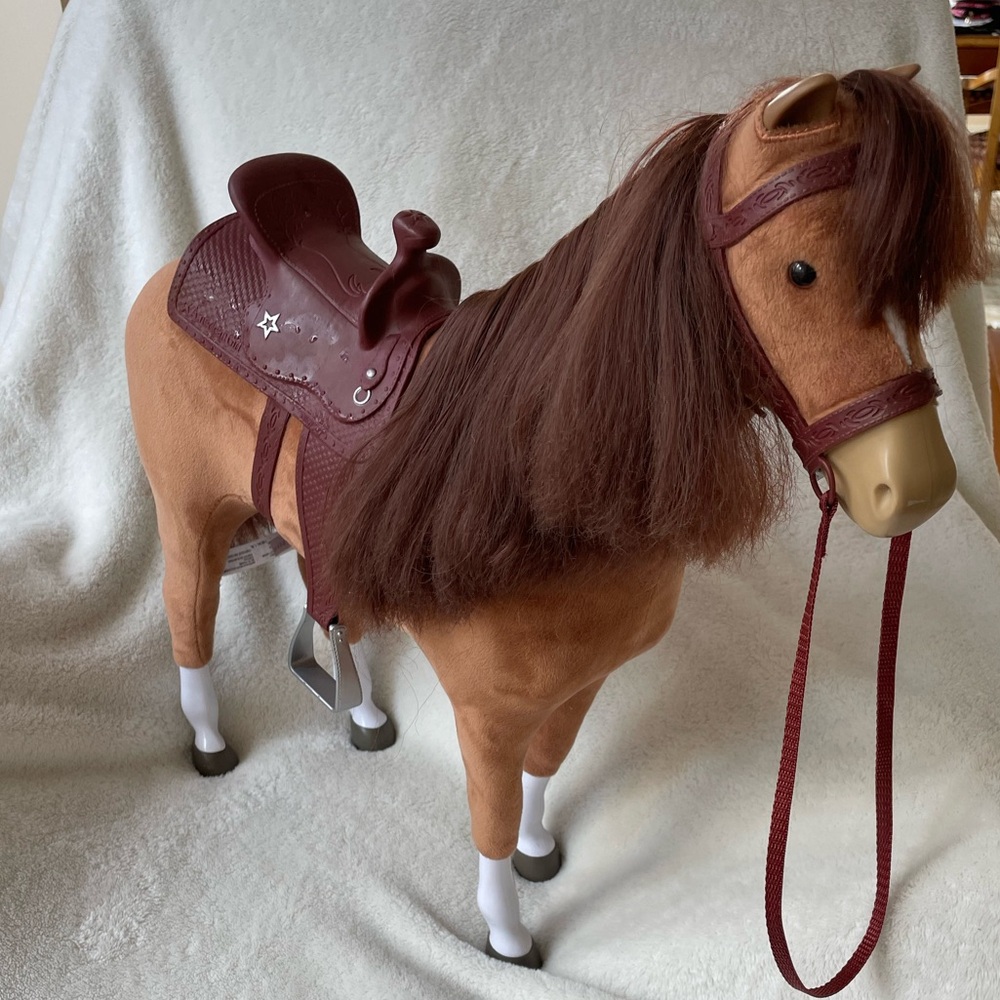 Like new American Girl 2006 retired chestnut horse with saddle and bridle